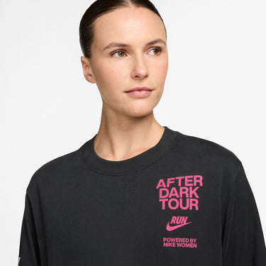 NIKE AFTER DARK TOUR WOMEN'S DRI-FIT SUPER CROPPED RUNNING T-SHIRT