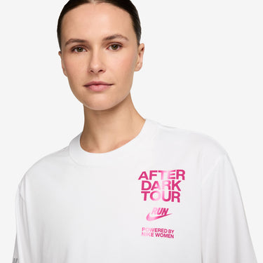 NIKE AFTER DARK TOUR WOMEN'S DRI-FIT SUPER CROPPED RUNNING T-SHIRT