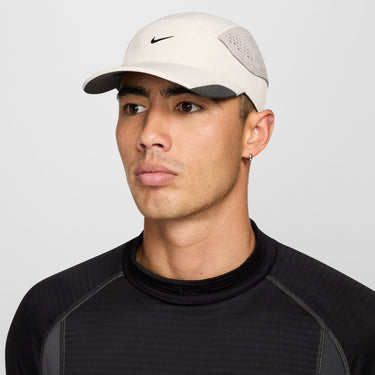 NIKE FLY UNSTRUCTURED NIKE TECH CAP