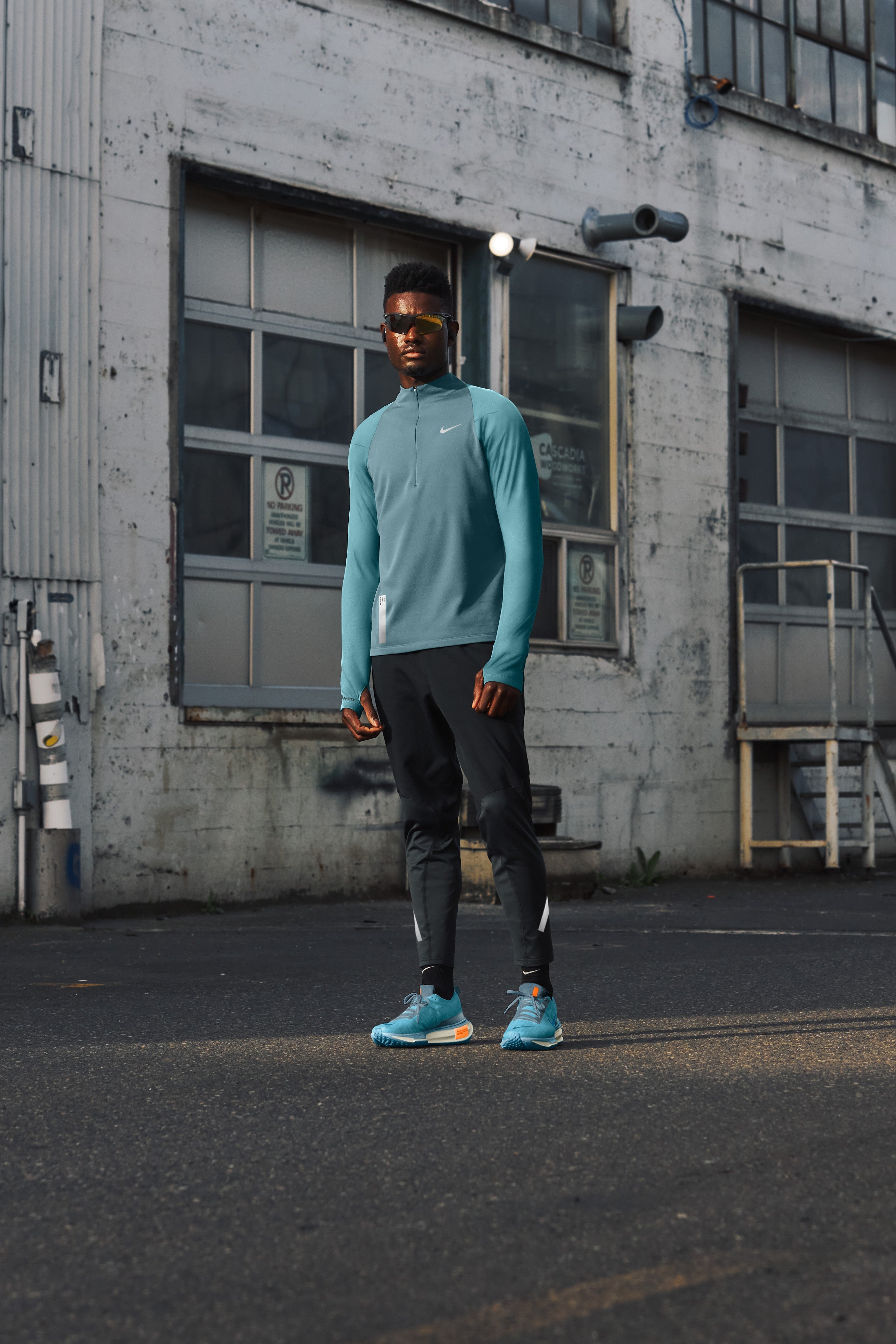 Men's nike black and white shoes hot sale