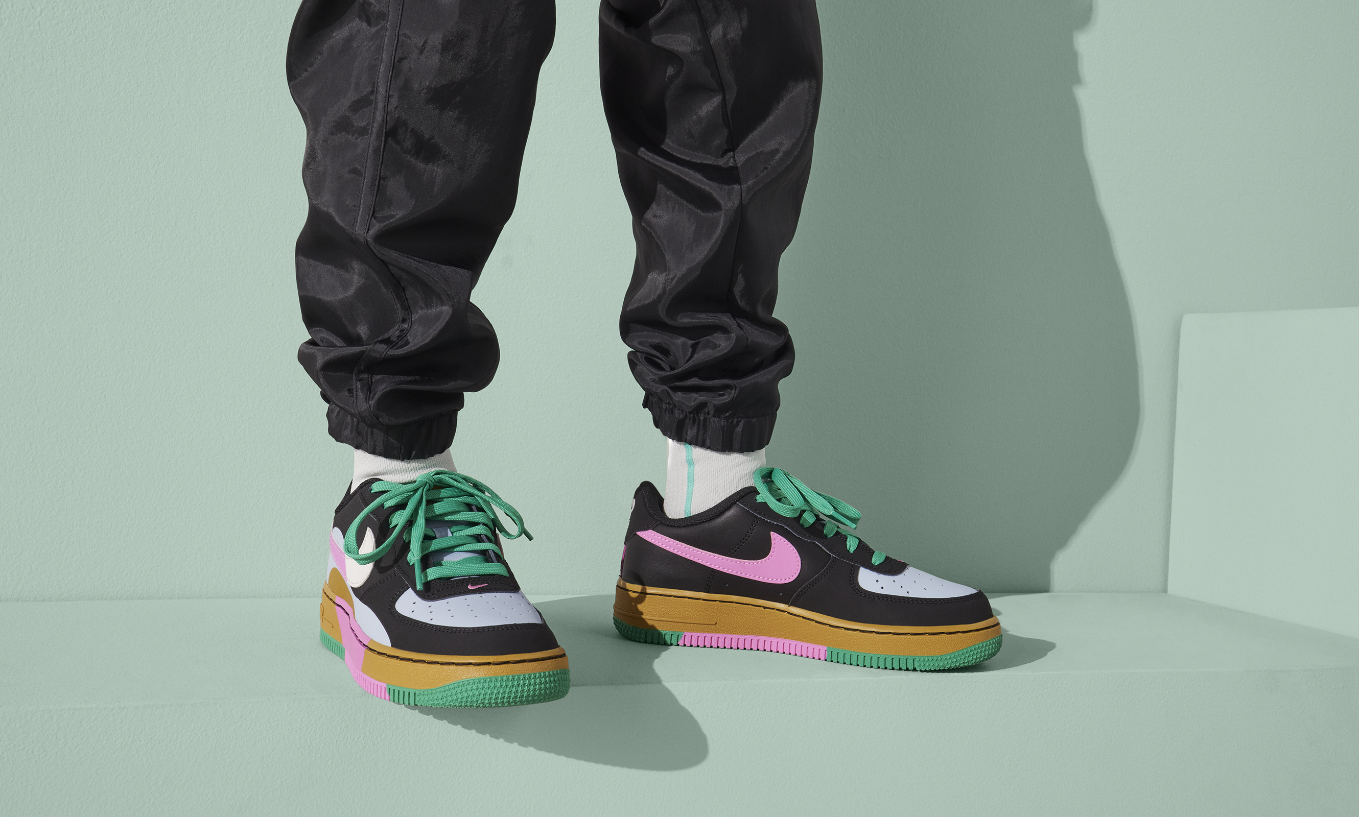 NIKE AIR FORCE 1 LV8 2 BIG KIDS SHOES