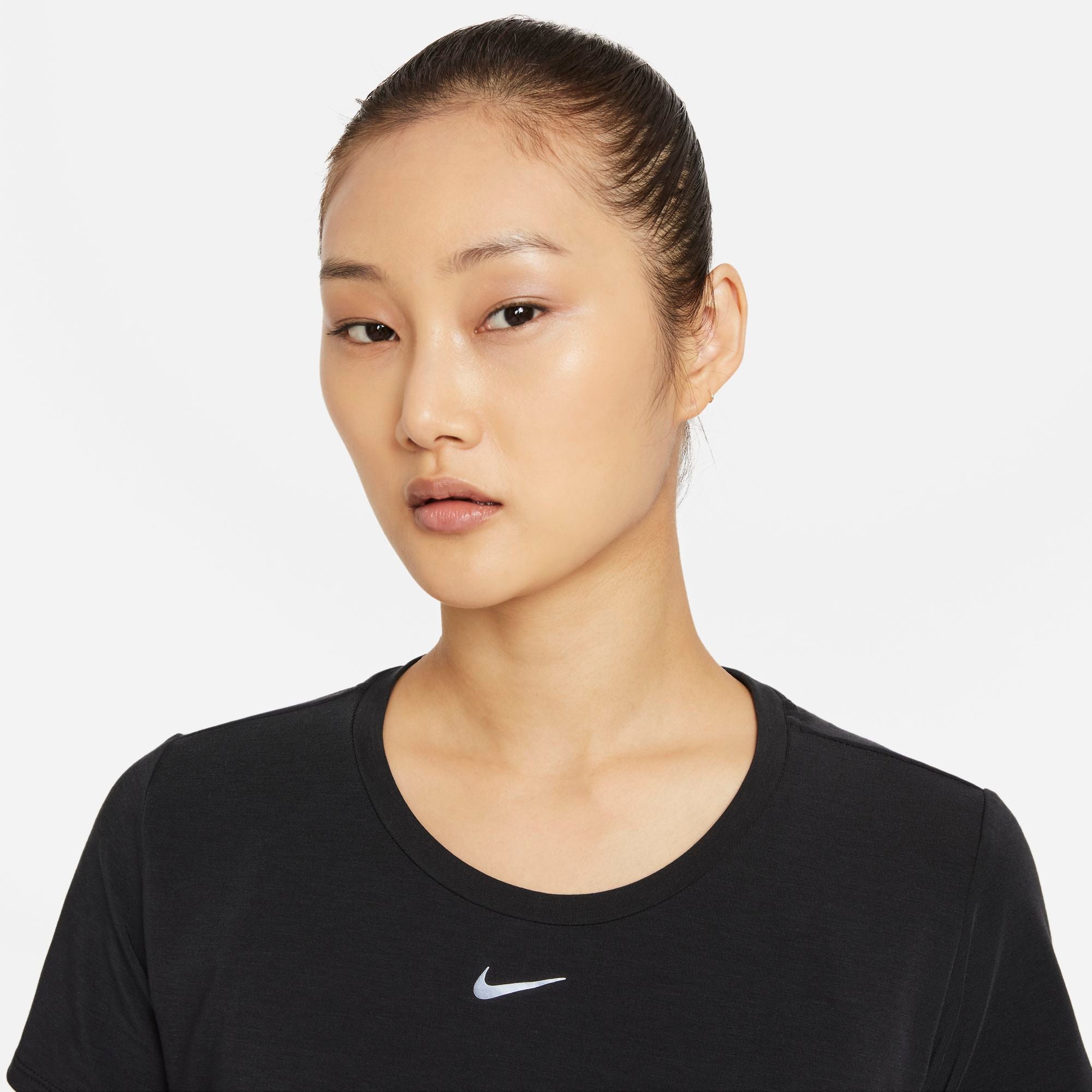 NIKE DRI-FIT ONE LUXE WOMENS STANDARD FIT SHORT-SLEEVE TOP